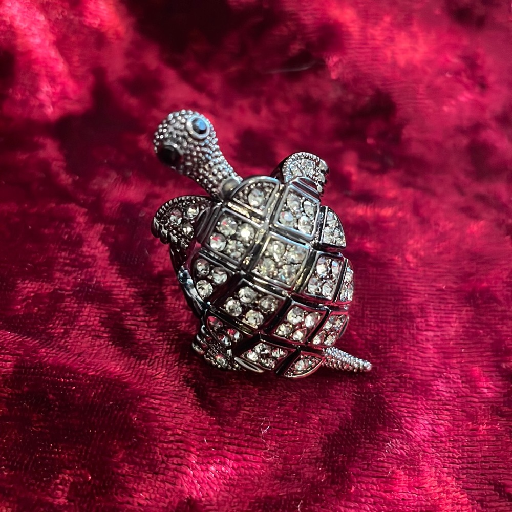Rhinestone turtle ring 🐢